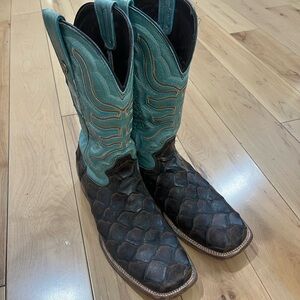 Men’s square toed boots